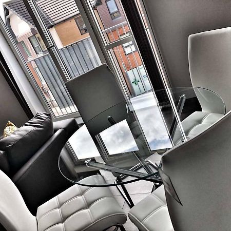 Amazing & Spacious 2 Bed 2 Bath Luxury Apartment With Balcony Free Wifi Sleeps 6 Bushey Extérieur photo