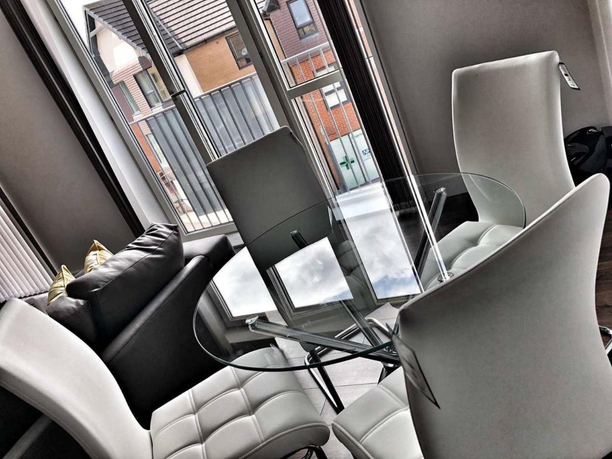 Amazing & Spacious 2 Bed 2 Bath Luxury Apartment With Balcony Free Wifi Sleeps 6 Bushey Extérieur photo